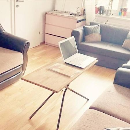 Schoene Wohnung Mit Balkon Vienna Exterior photo