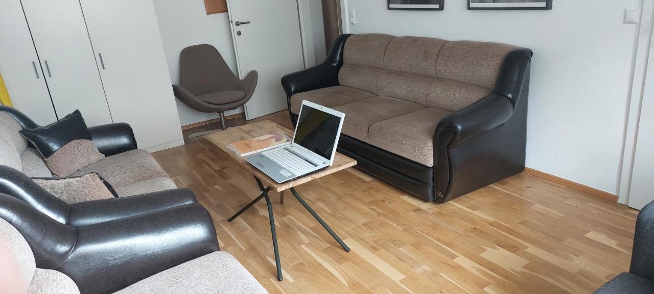 Schoene Wohnung Mit Balkon Vienna Exterior photo
