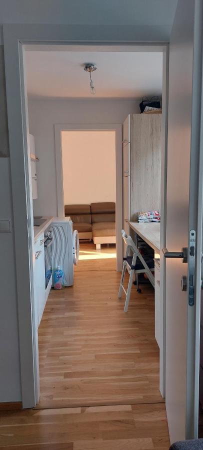 Schoene Wohnung Mit Balkon Vienna Exterior photo