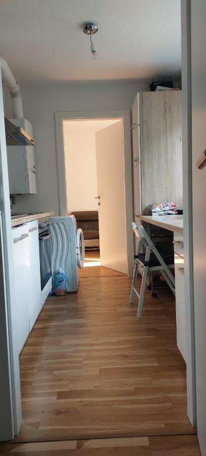 Schoene Wohnung Mit Balkon Vienna Exterior photo