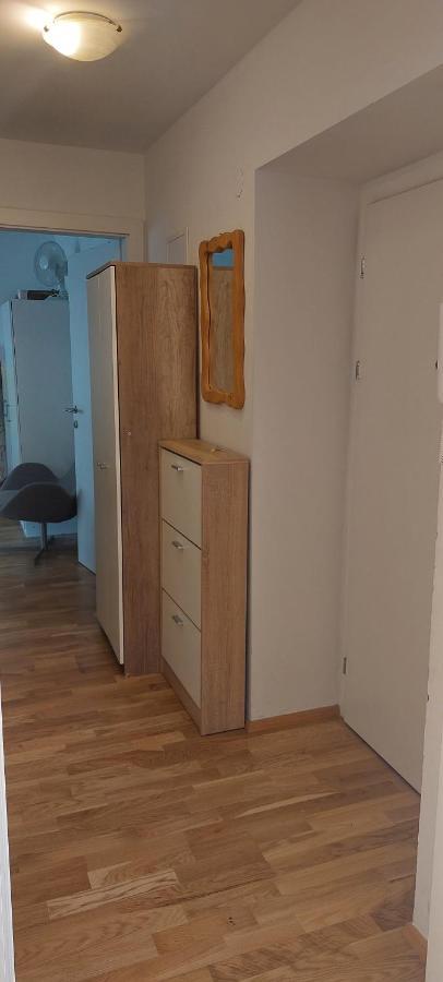 Schoene Wohnung Mit Balkon Vienna Exterior photo