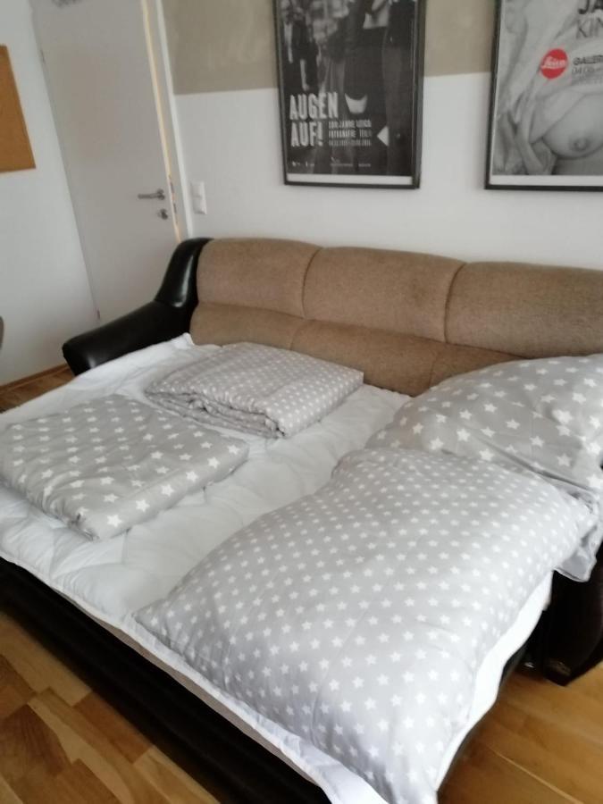 Schoene Wohnung Mit Balkon Vienna Exterior photo