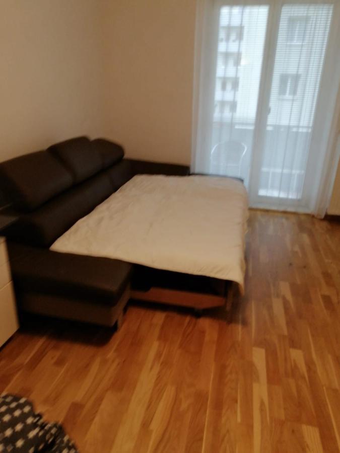 Schoene Wohnung Mit Balkon Vienna Exterior photo